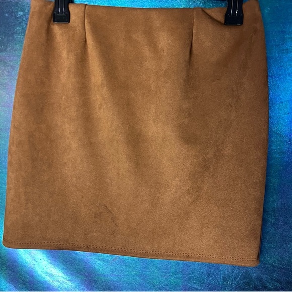Suede tan miniskirt size large - Picture 3 of 3